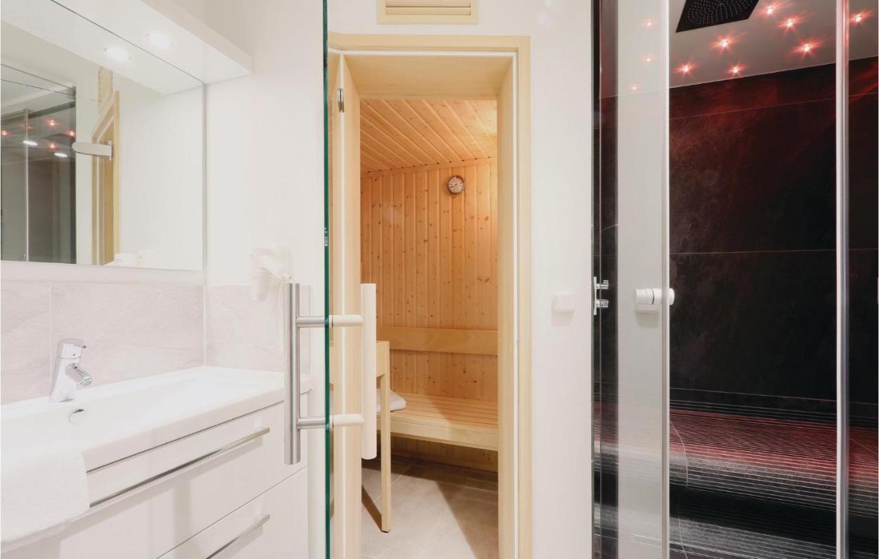 2 Bedroom Awesome Apartment In Luebeck Travemuende 외부 사진